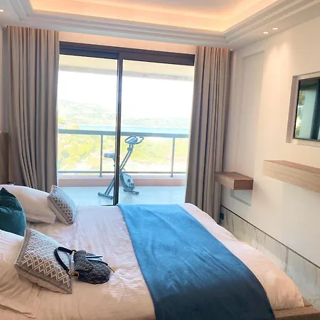 Luxury In Prime Apartment
